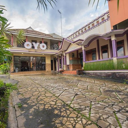 Oyo Bunga Matahari Guest House And Hotel Batu  Luaran gambar