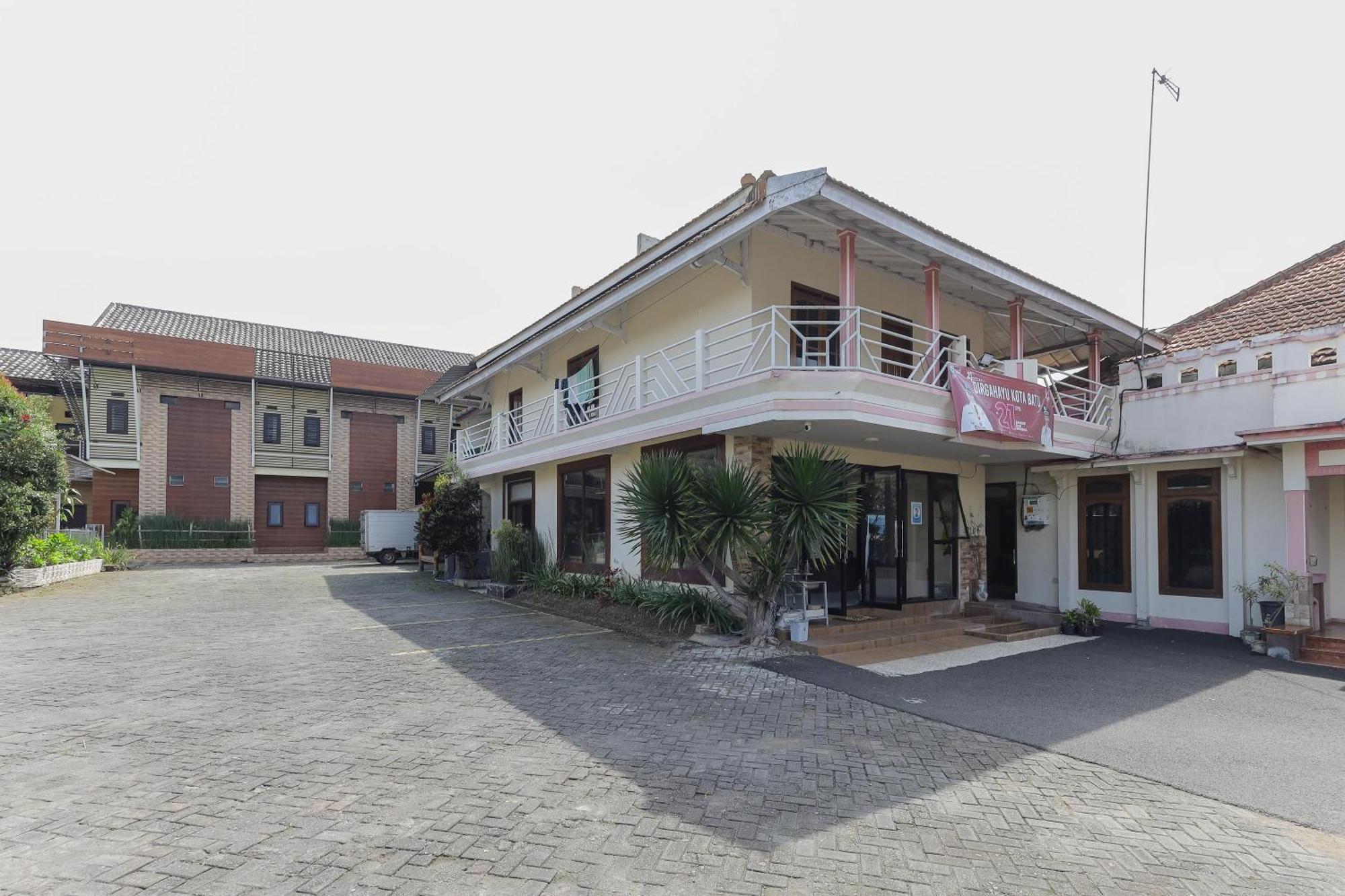 Oyo Bunga Matahari Guest House And Hotel Batu  Luaran gambar