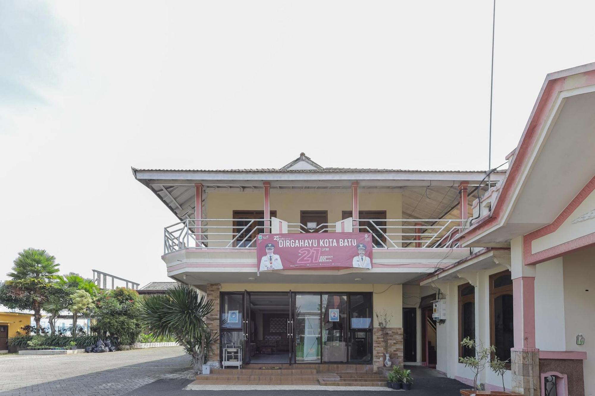 Oyo Bunga Matahari Guest House And Hotel Batu  Luaran gambar