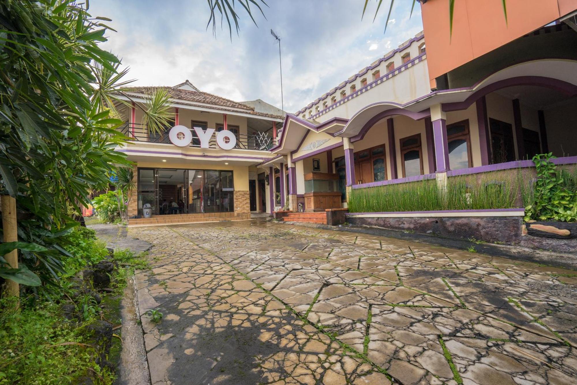 Oyo Bunga Matahari Guest House And Hotel Batu  Luaran gambar