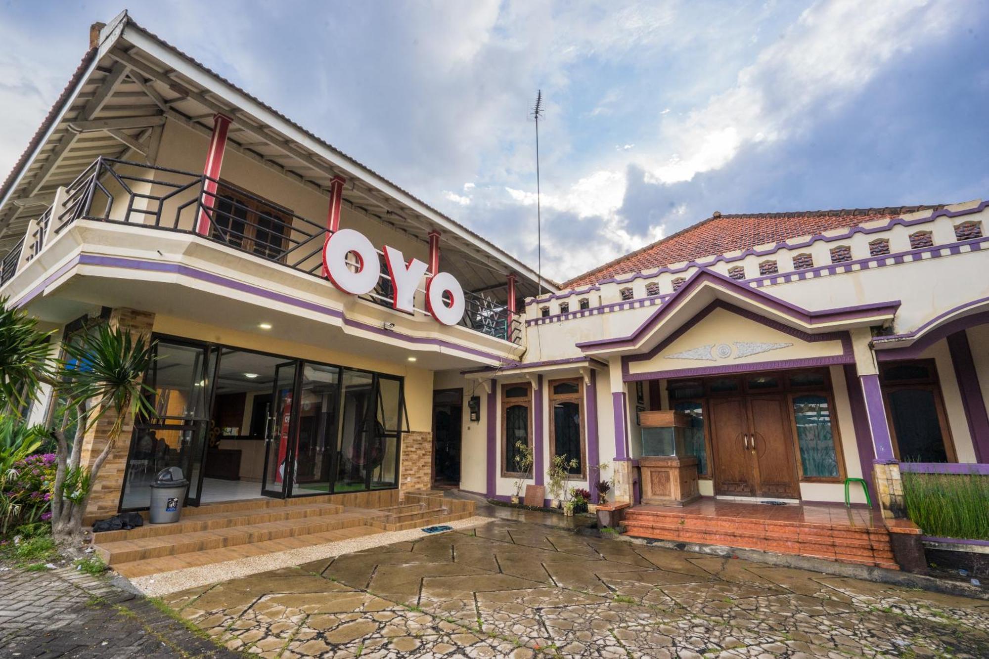 Oyo Bunga Matahari Guest House And Hotel Batu  Luaran gambar